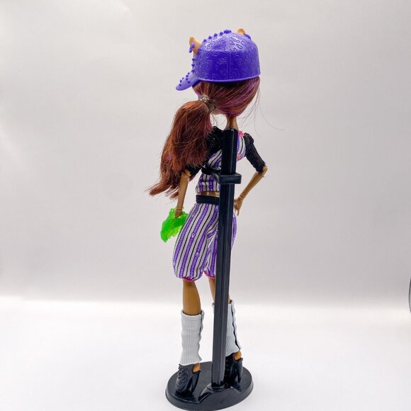 Monster High Clawdeen Wolf – Ghoul Sports Doll – Almost Complete Outfit w/ Stand - Picture 4 of 5